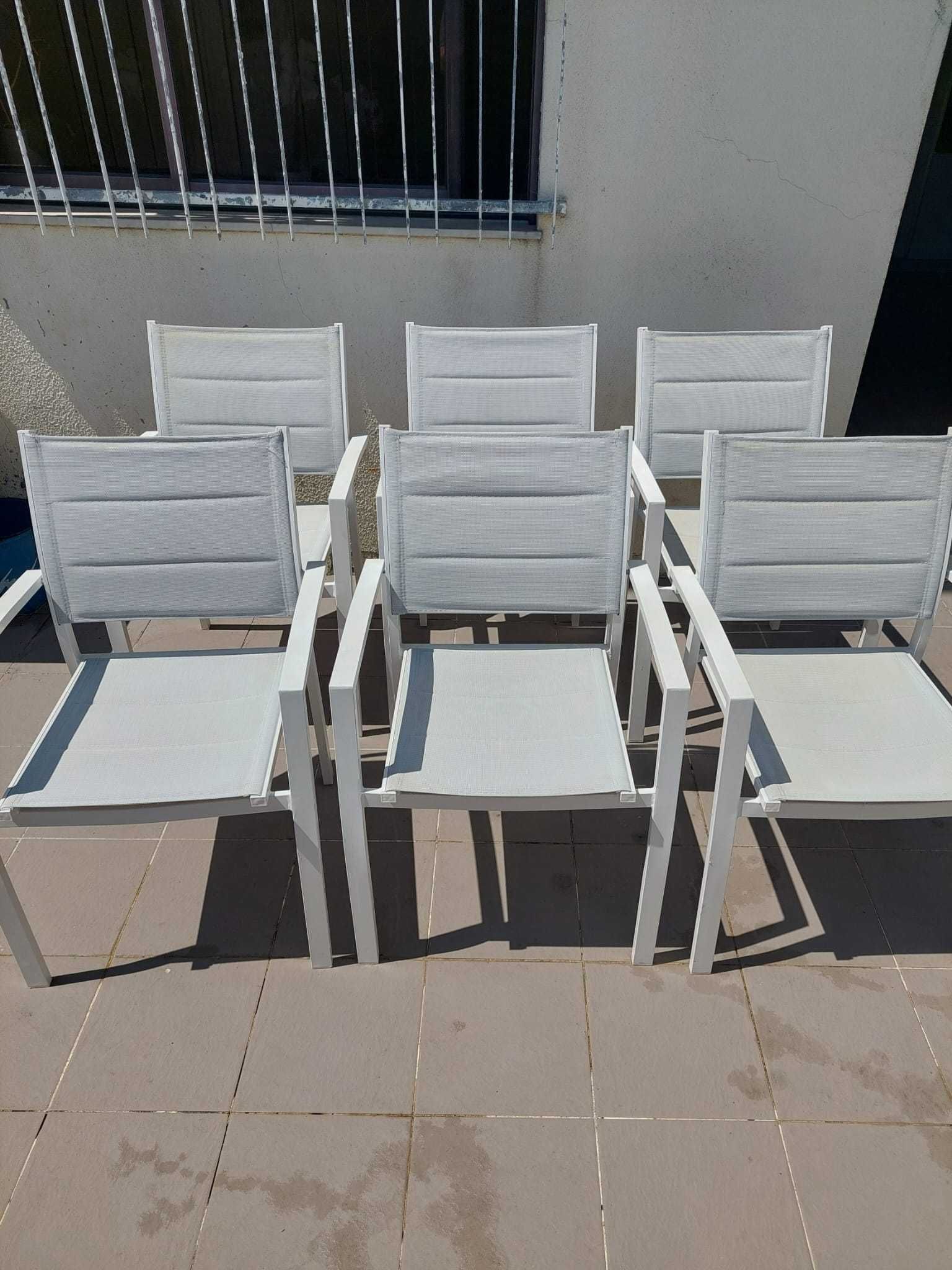 Conjunto Mesa + Cadeiras Exterior + Guarda Sol
