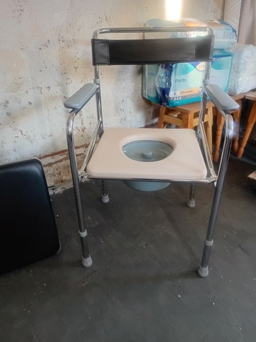 Стул-крісло гігієнічне туалетне