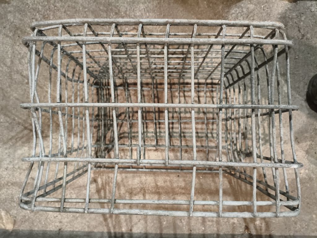 Metalowy kosz ocynkowany z okresu prl