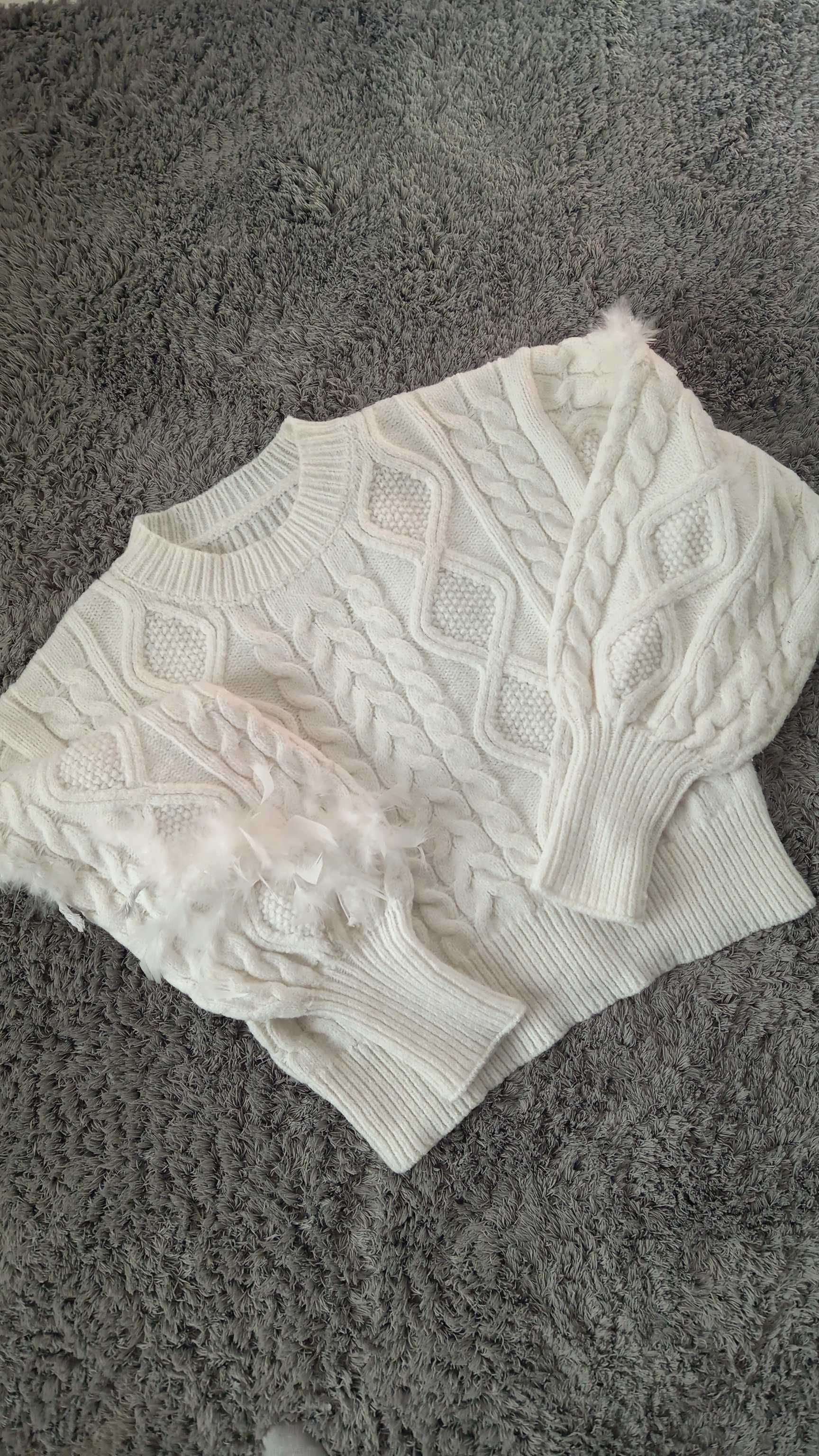 Sweter pióra biały Minouu Rozm.m/L uniwersalny