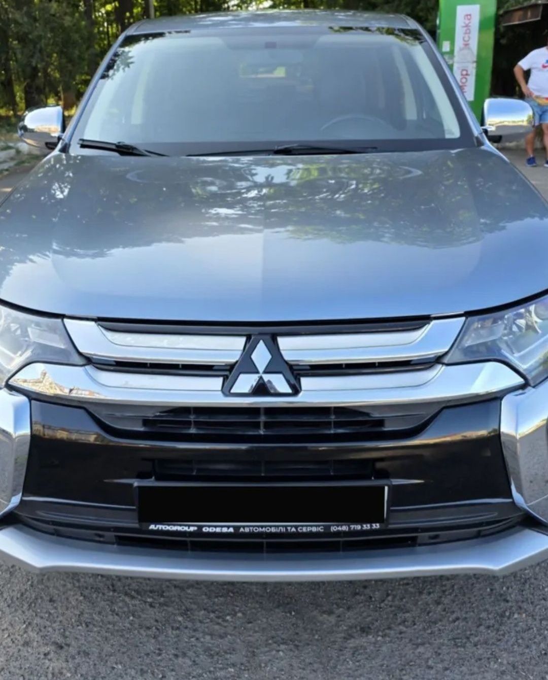 Решітка радіатору бамперу Мітсубіші Аутлендер 3 Mitsubishi Outlander l