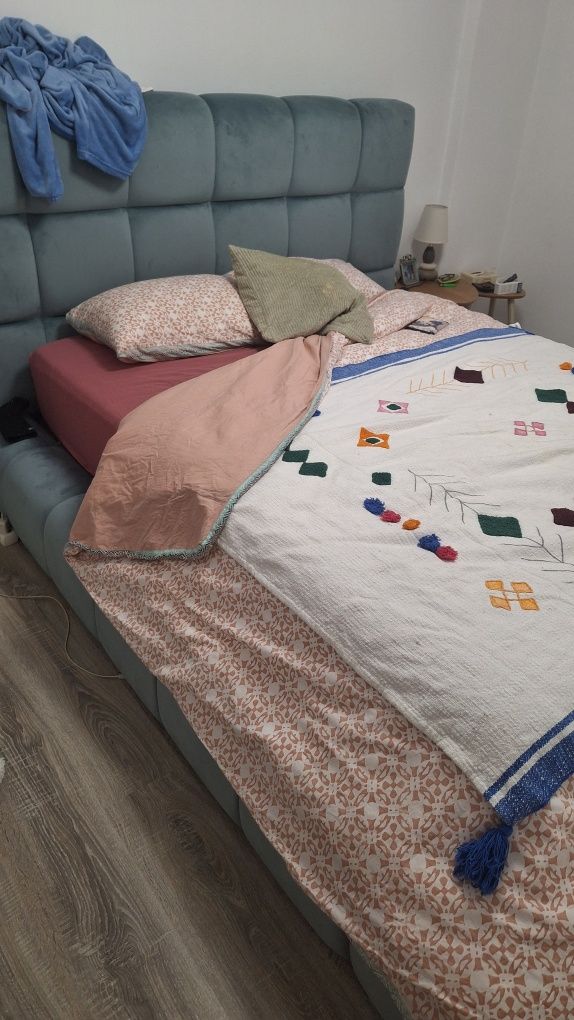 Cama elite como nova com arrumação