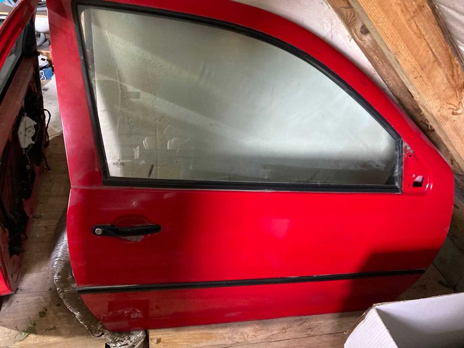Продам двері для 2-дверного VW Golf 1.4