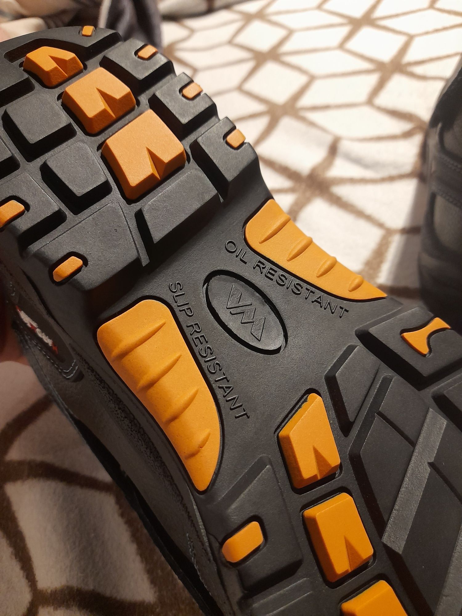 Buty robocze/ spawalnicze z blachą Hardheel r.44