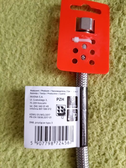 Wężyki  do instalacji wodnej.