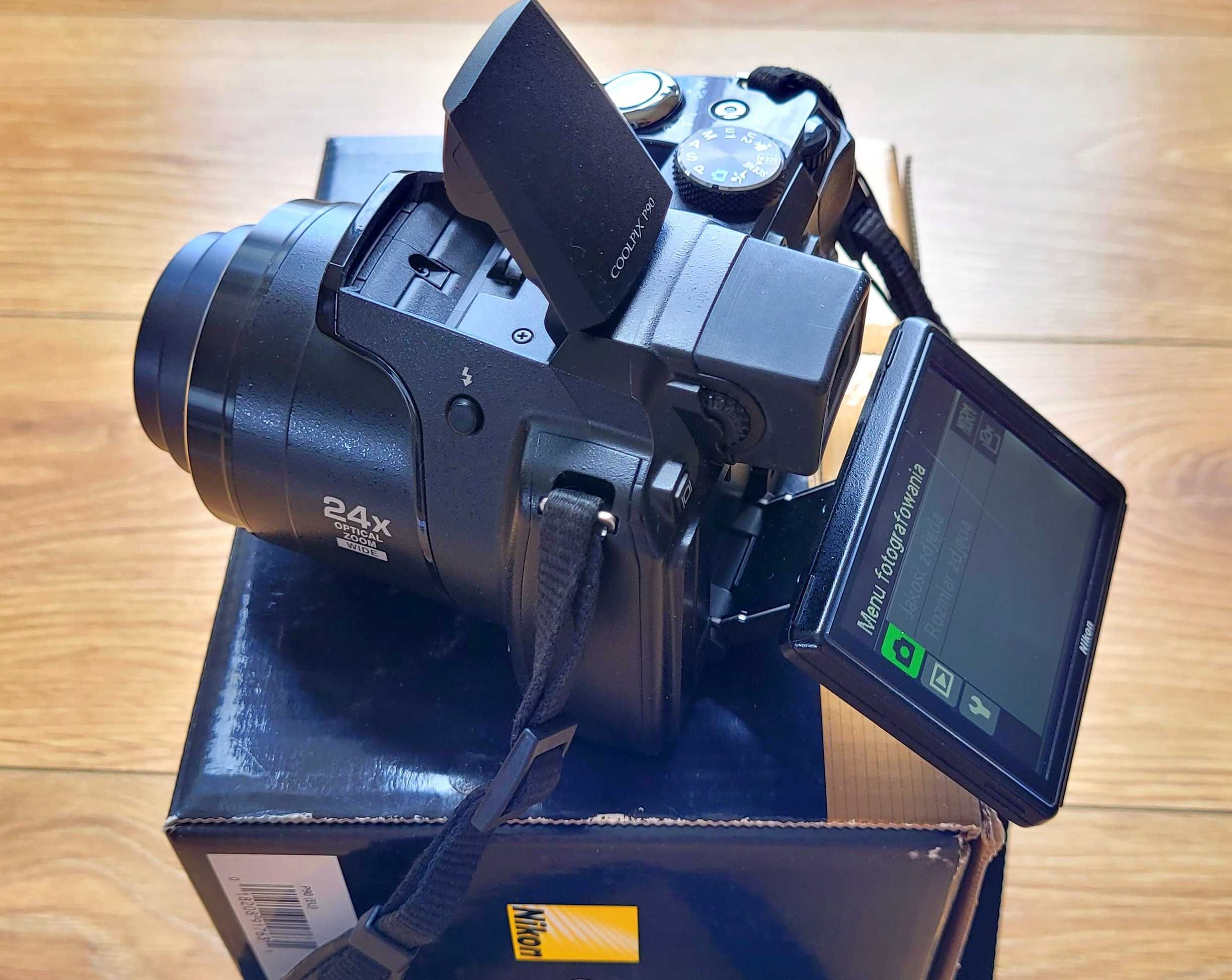Nikon Coolpix P90 - Aparat cyfrowy 24x zoom, 12.1 Mpix, CCD, live view