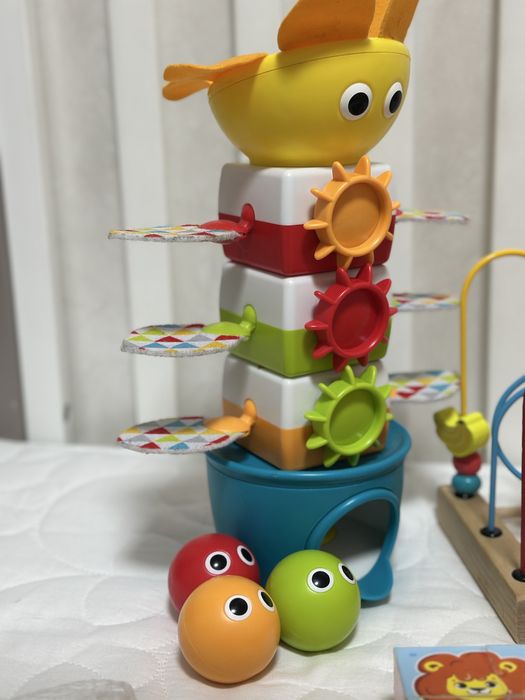 Розвиваючі іграшки монтессорі