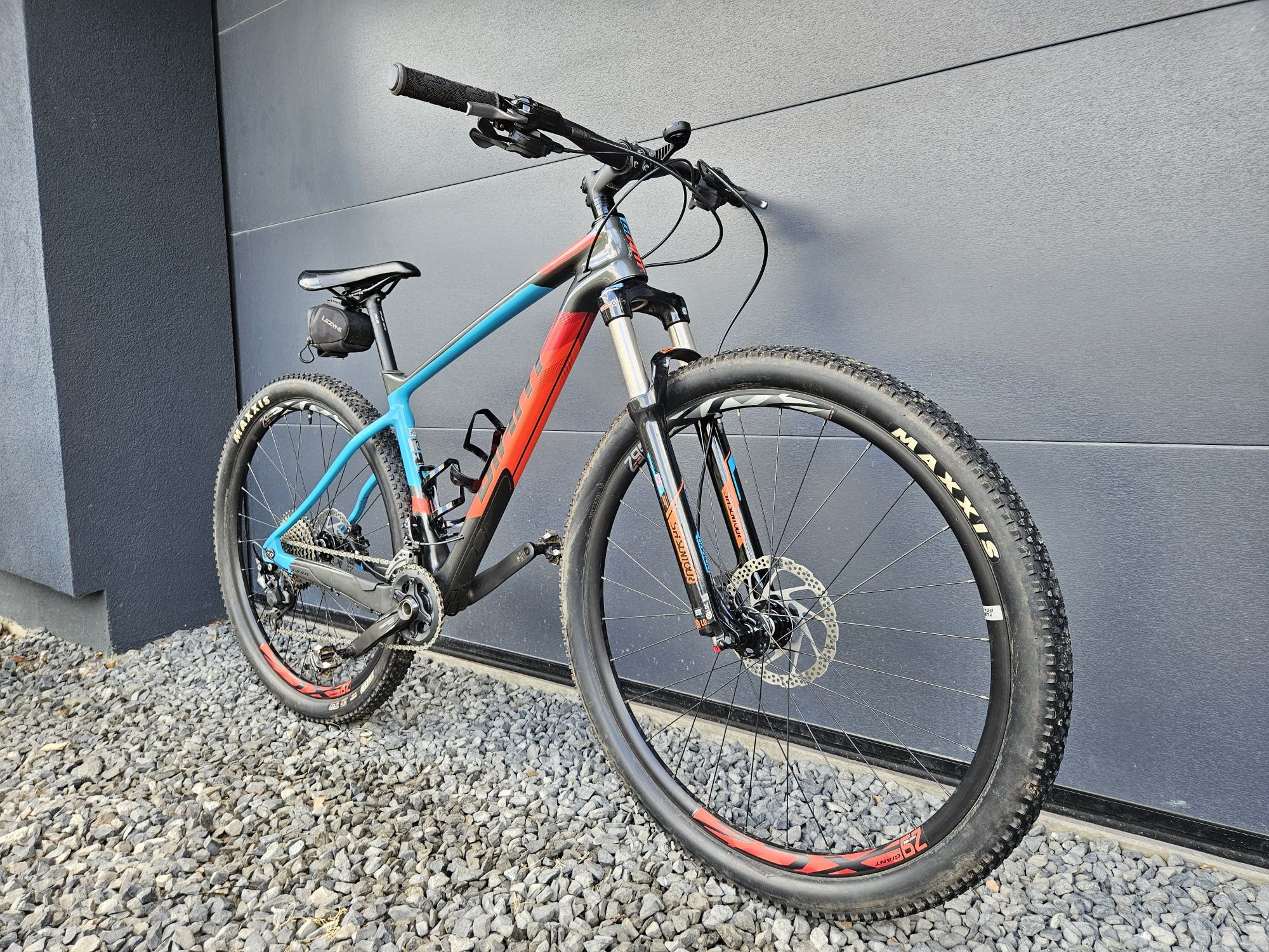 Rower górski.  MTB.  Giant.  Karbon.  rozm 18". 2x10