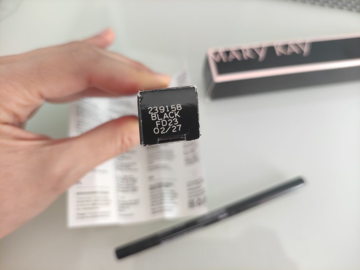 Водостійкий олівець Mary Kay чорний (оновлена версія)
