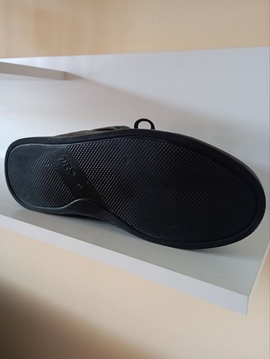 Чоловічі кросівки ZARA