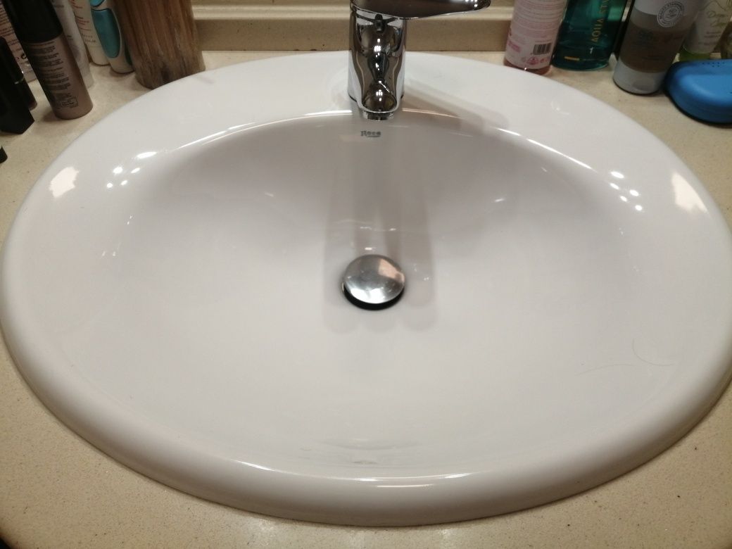 Lavatório de encastrar e móvel de wc