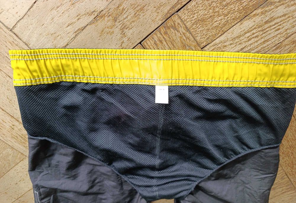 Krótkie spodenki szorty
Yellow Graffiti kastom vintage 
Rozm S