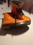 Botas laranja docmartins