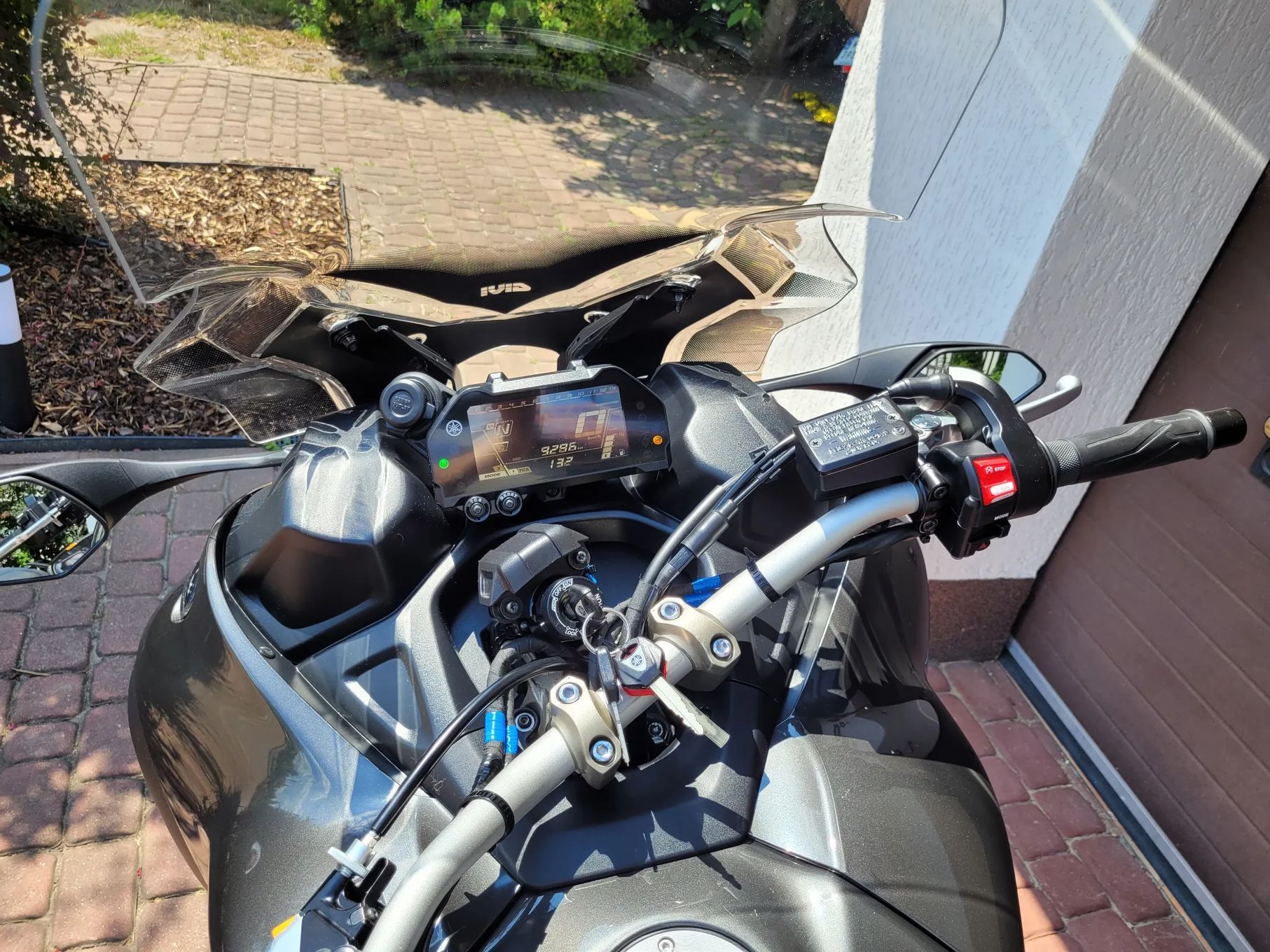 Yamaha NIKEN Yamaha Niken – 2021 | 9 200 km | Boczne kufry | Quickshifter