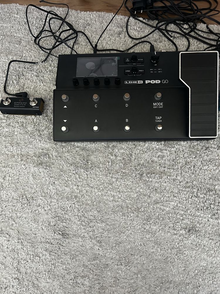 Line 6 POD GO - Pedaleira de efeitos