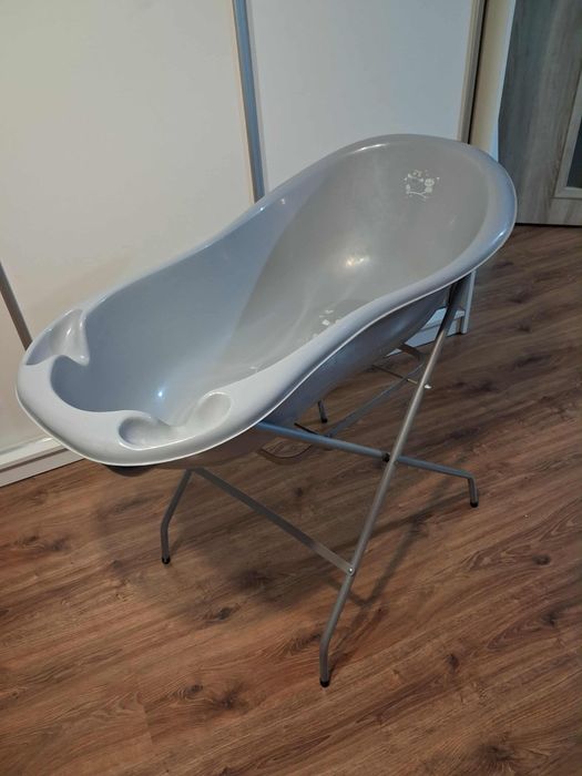 Zestaw dla noworodka: łóżeczko, przewijak i inne