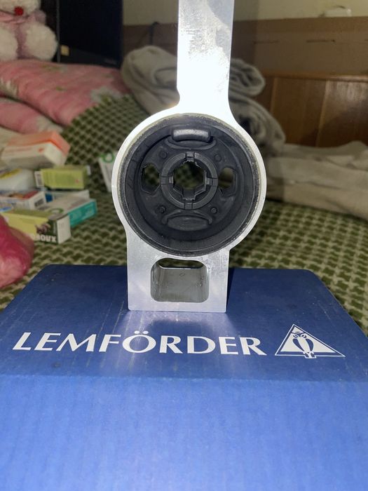 Сайленблок важеля підвіски 3476201 LEMFORDER