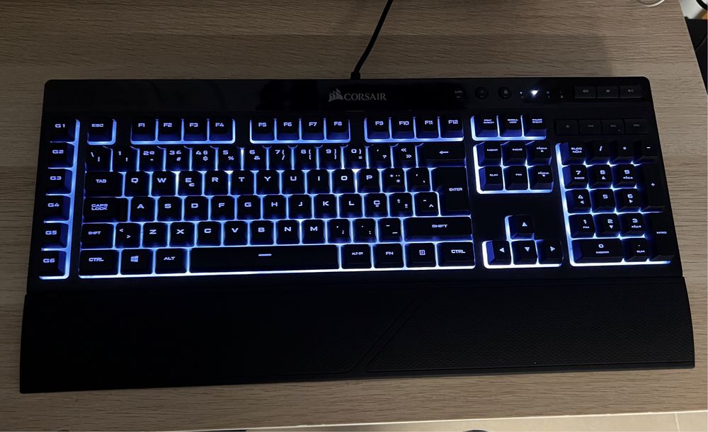 Teclado RGB Corsair K55