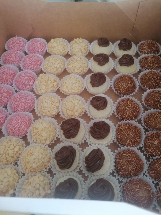 Salgadinhos e doces