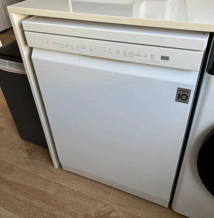 Máquina de Lavar Loiça LG DF355FW (com 11 meses de uso)
