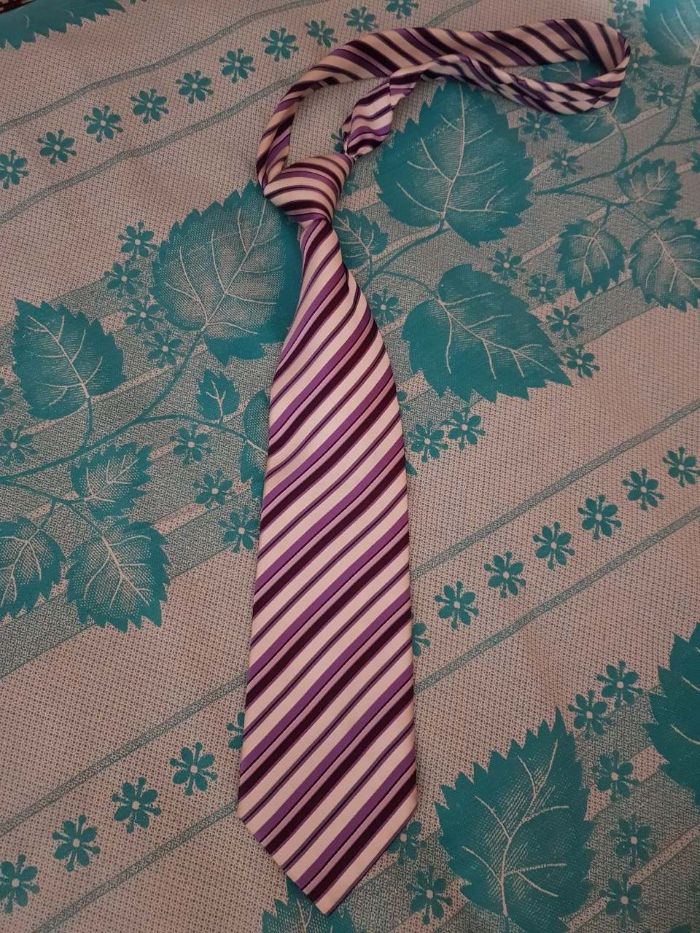 Продам галстук, цвет фиолетовый