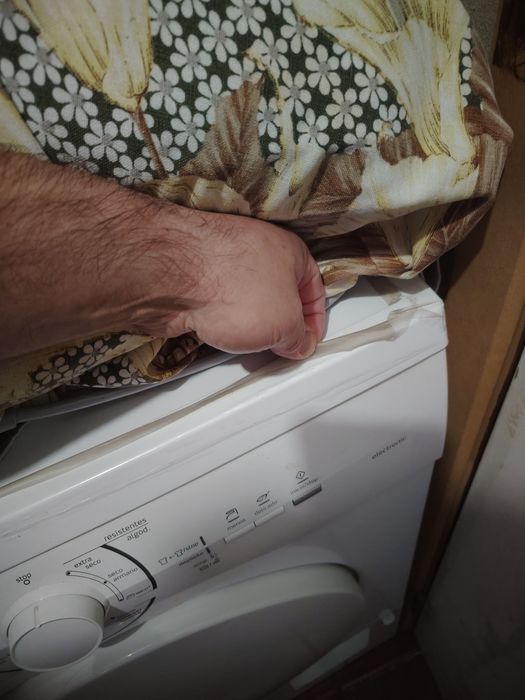 Máquina de secar roupa como nova ainda com plástico