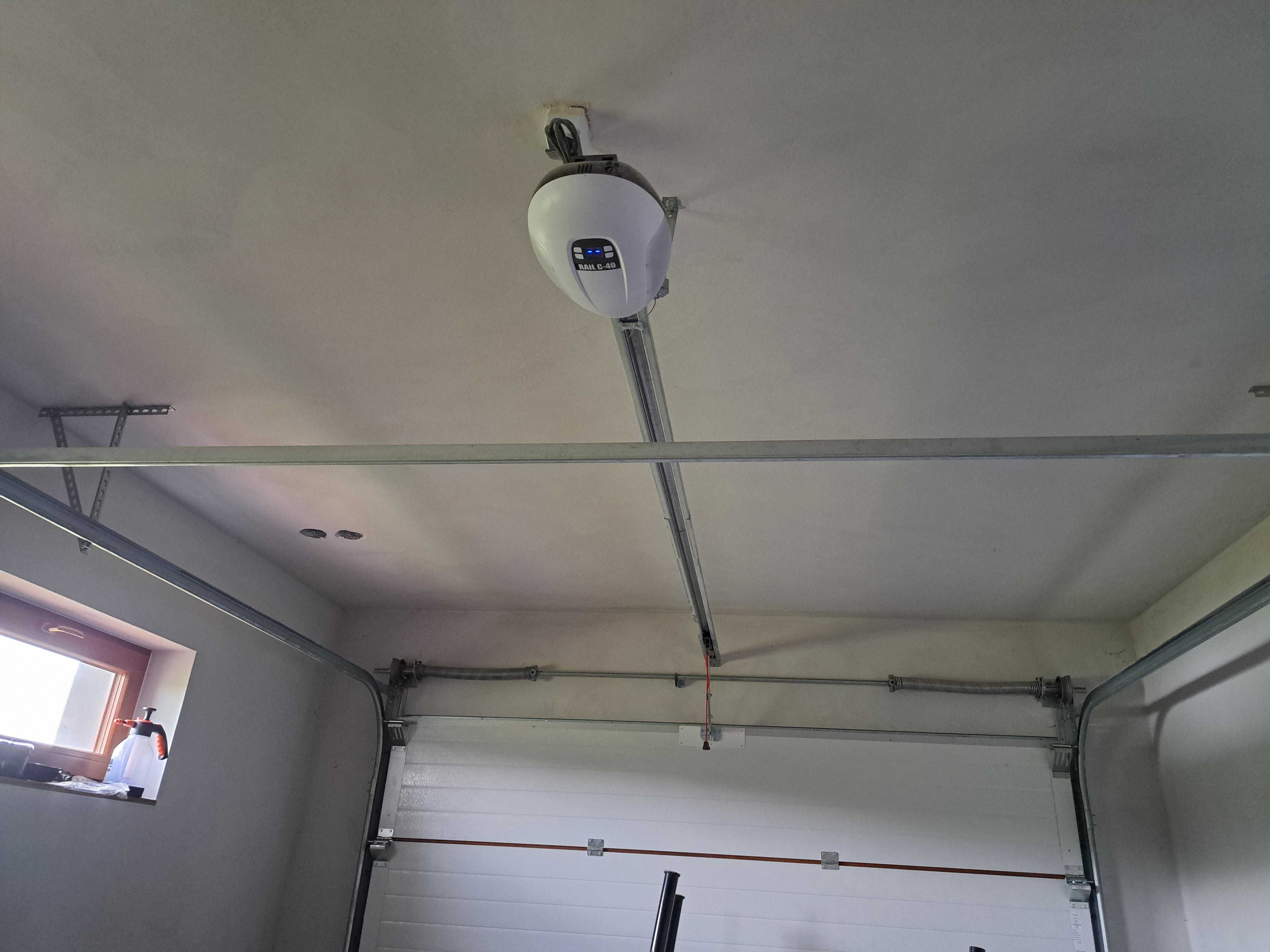 Brama garażowa segmentowa Gros z napędem elektrycznym 2250x3000