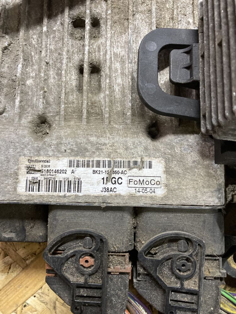 Niska cena! Skrzynka bezpieczników i ECU do Ford Custom 2.2 z 2014r.