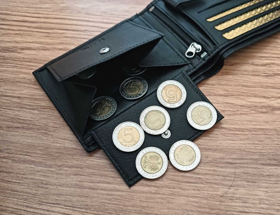 Nowy portfel męski ze skóry naturalnej.