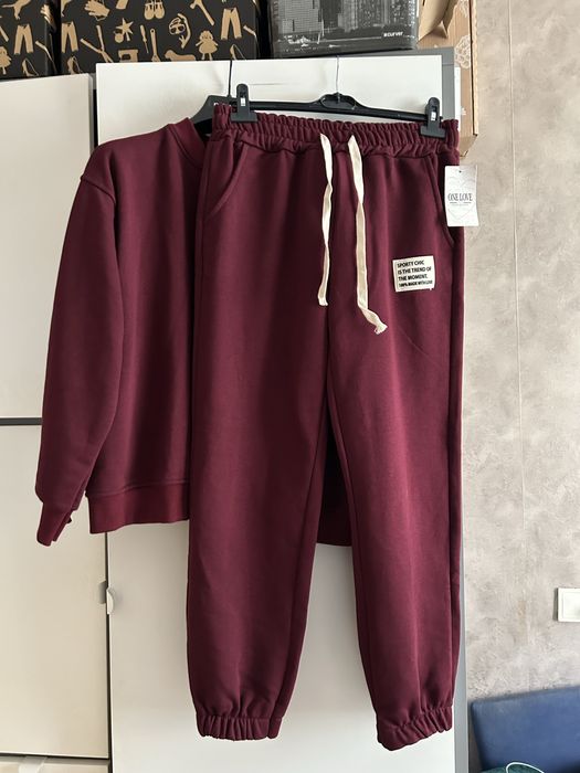 Bordowy dres damski