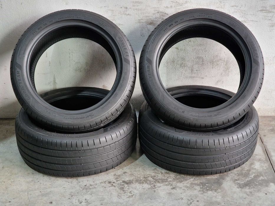4 Pneus GOODYEAR Semi Novos 225/45R17