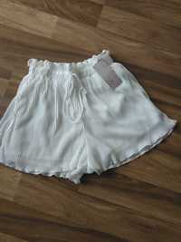 Szorty/spódnica plisowana biała