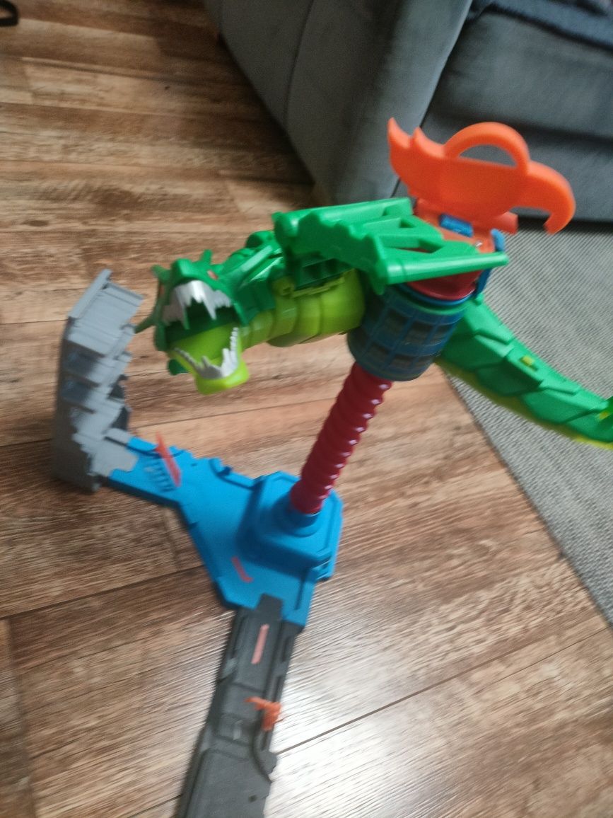 Tor Hot wheels smok