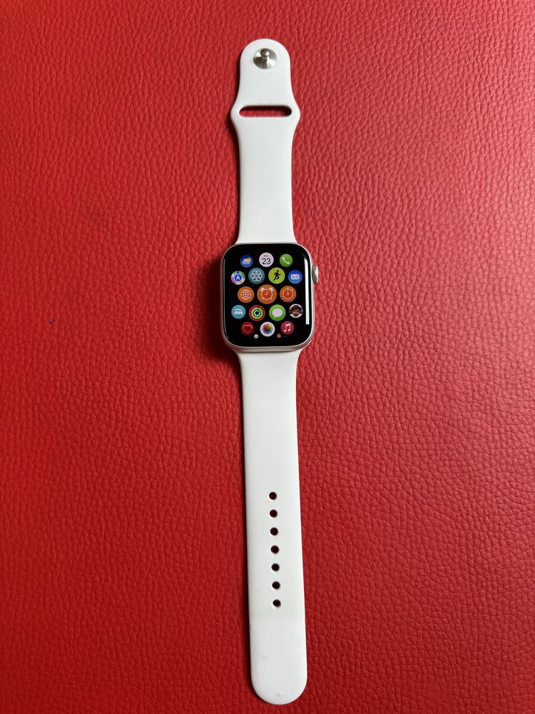 Apple Watch SE 44 mm. Cellular