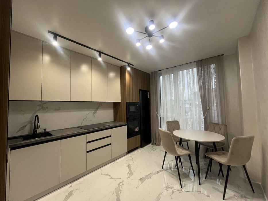 Стильна,укомплектов,гардеробна,в сучасному ЖК One,район торг.Велес.