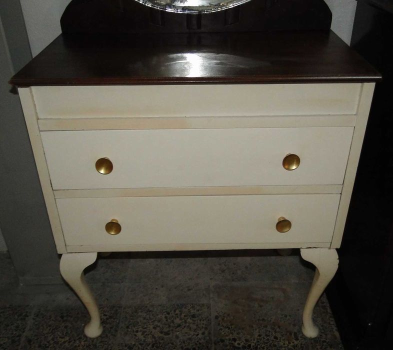 Cómoda antiga pintada com espelho - Algumas marcas de uso