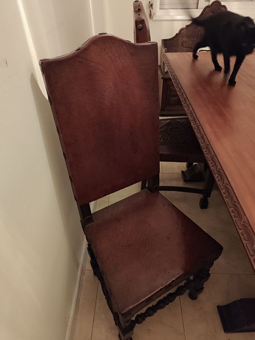 Mesa madeia de sala jantar e 4 cadeiras