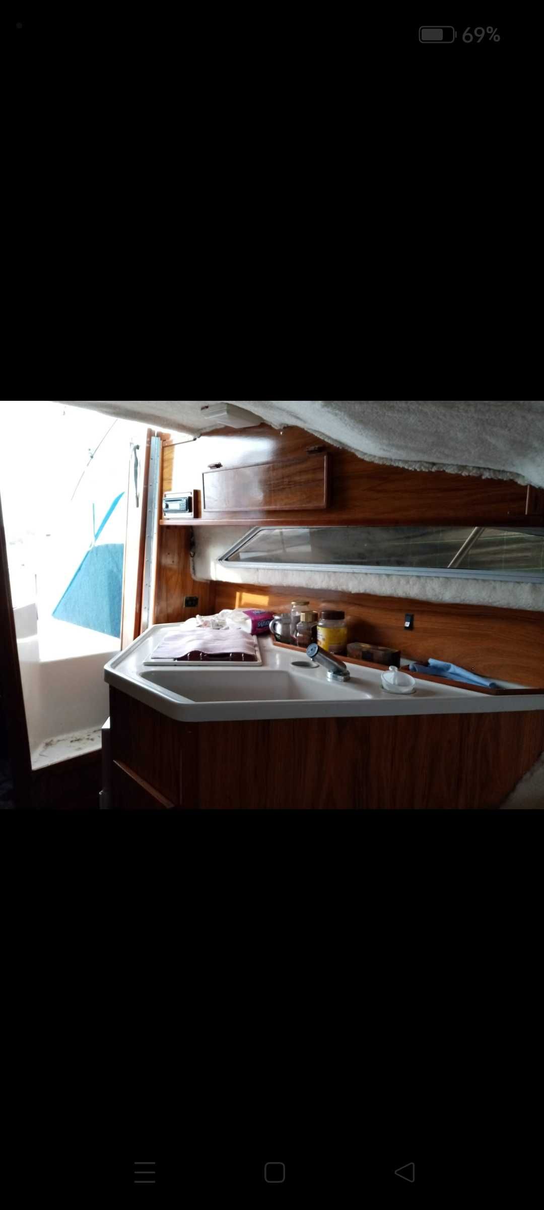 Sea Ray 230 cabinado