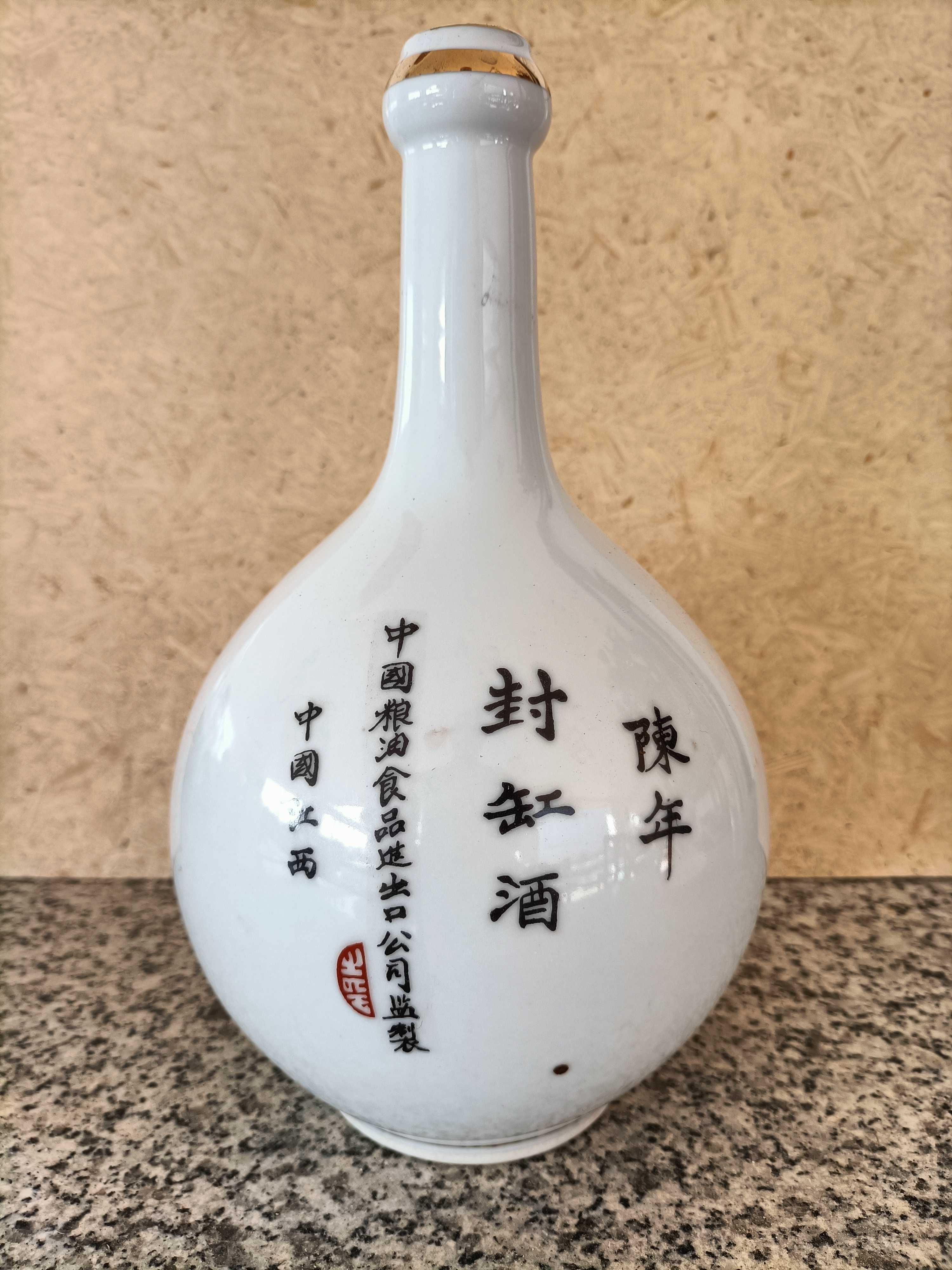 Garrafas decorativas em porcelana