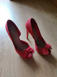 Sapatos Bershka vermelhos
