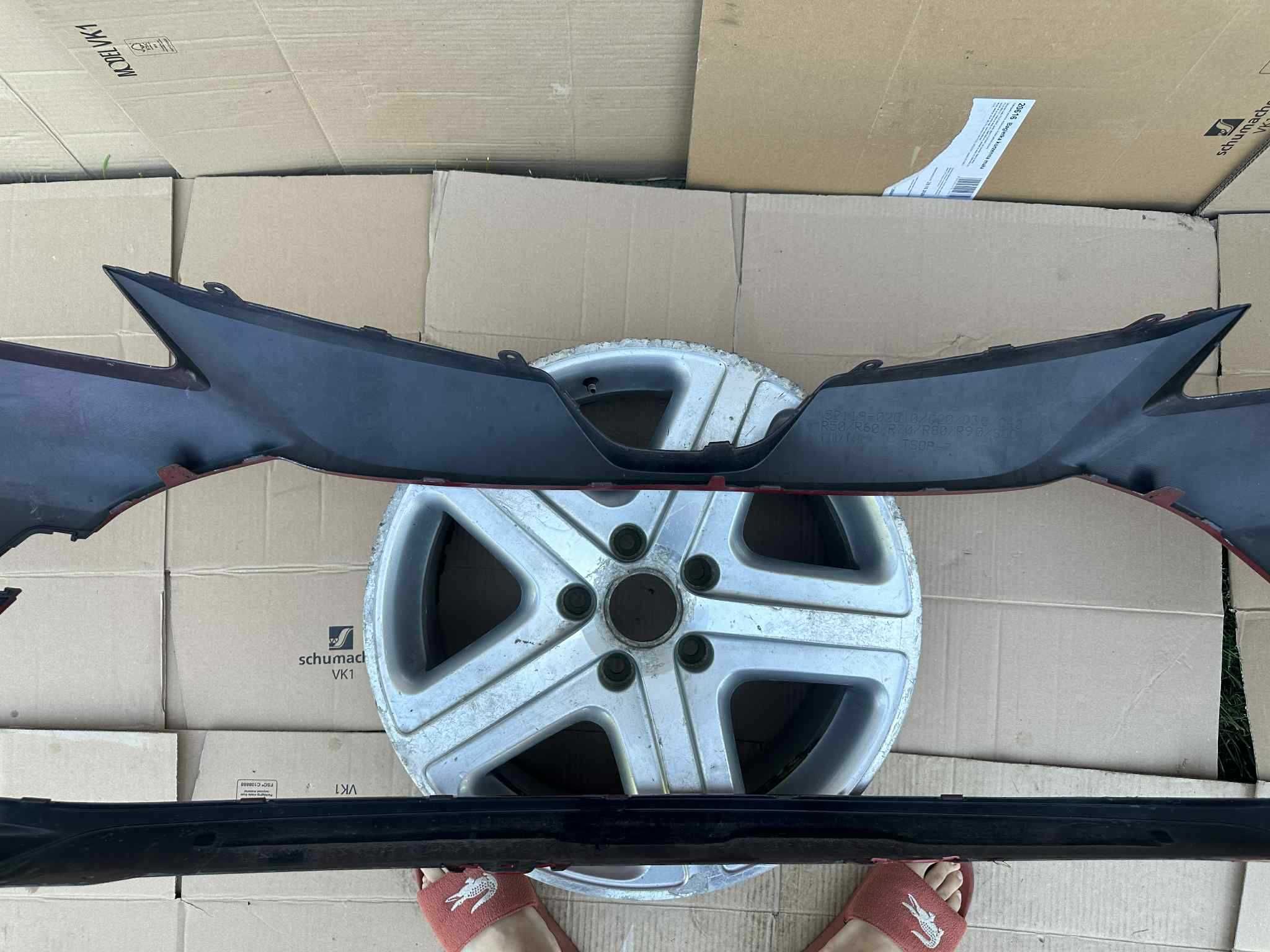 Toyota Corolla E21 XII Sedan zderzak przedni/przód