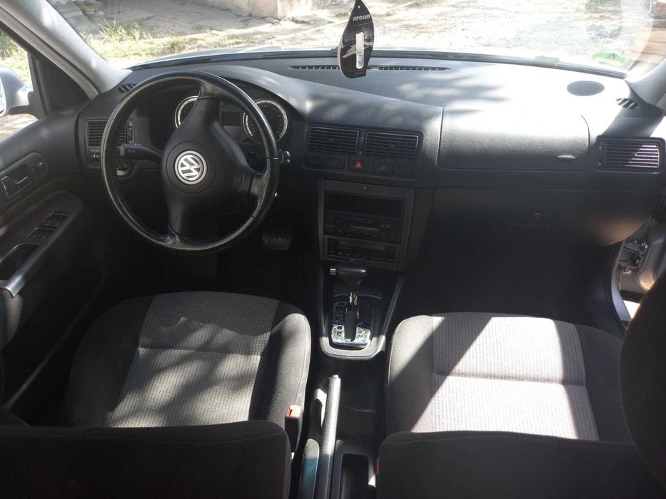 Продам автомобільVolkswagen Golf 2004 універсал