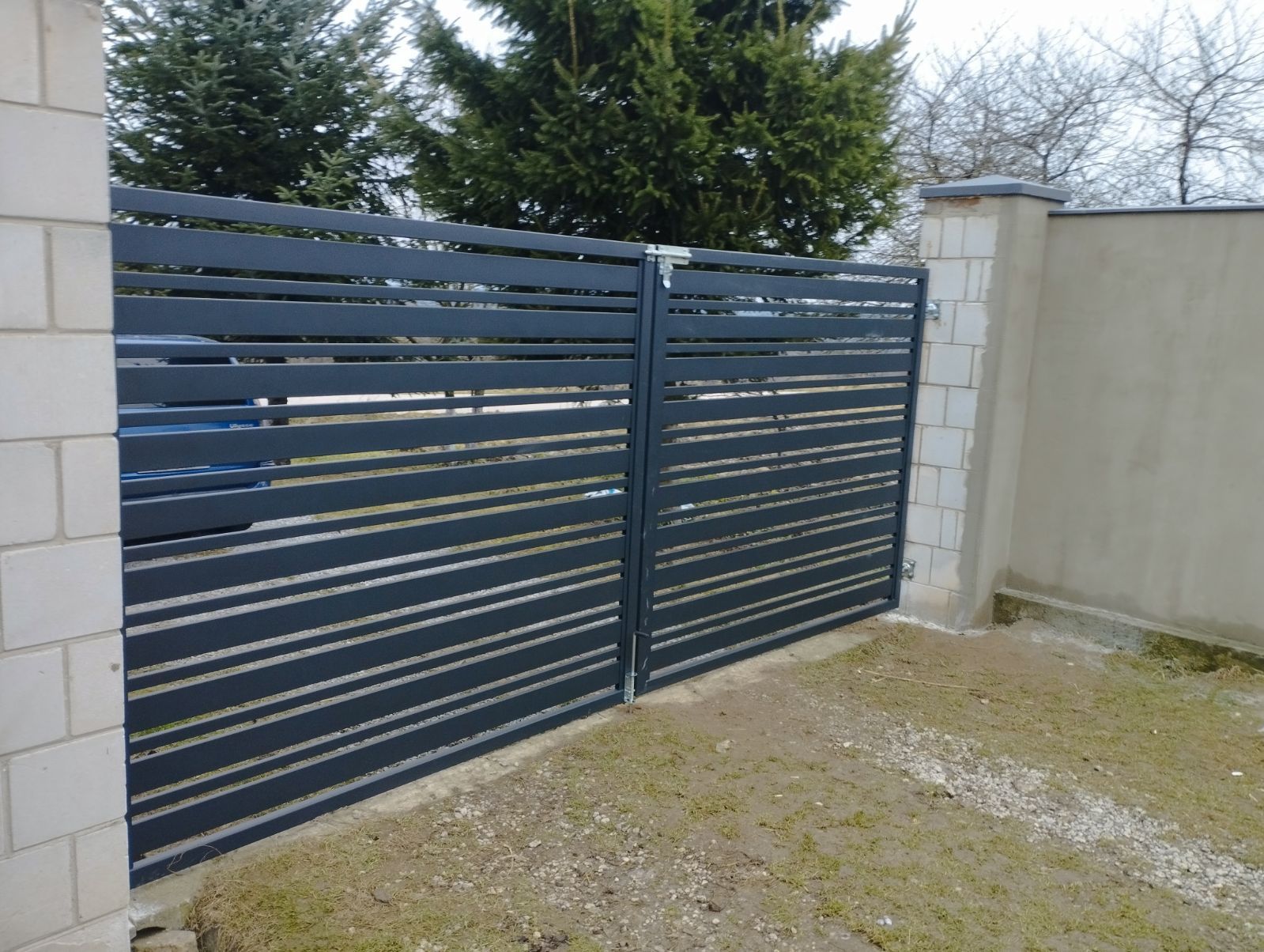 Brama nowoczesna dwuskrzydłowa , przesuwne , balustrady, przesła