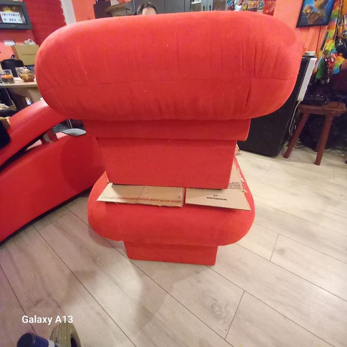 Sprzedam dwa duże pufy.