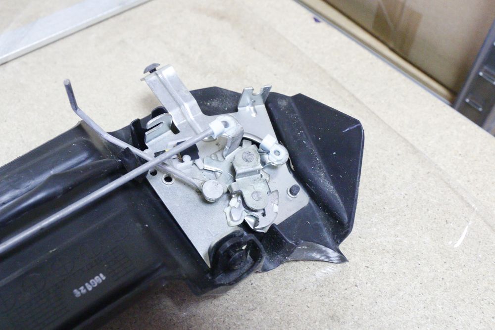 7457 Zamek kufra Lewy 01-11  Honda Goldwing Gl1800