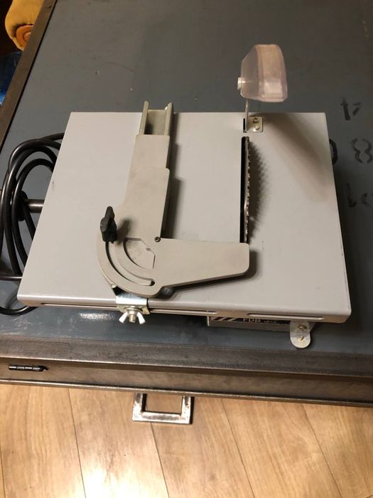 Мини циркулярная пила. Настольный резак дерево пластик железо.