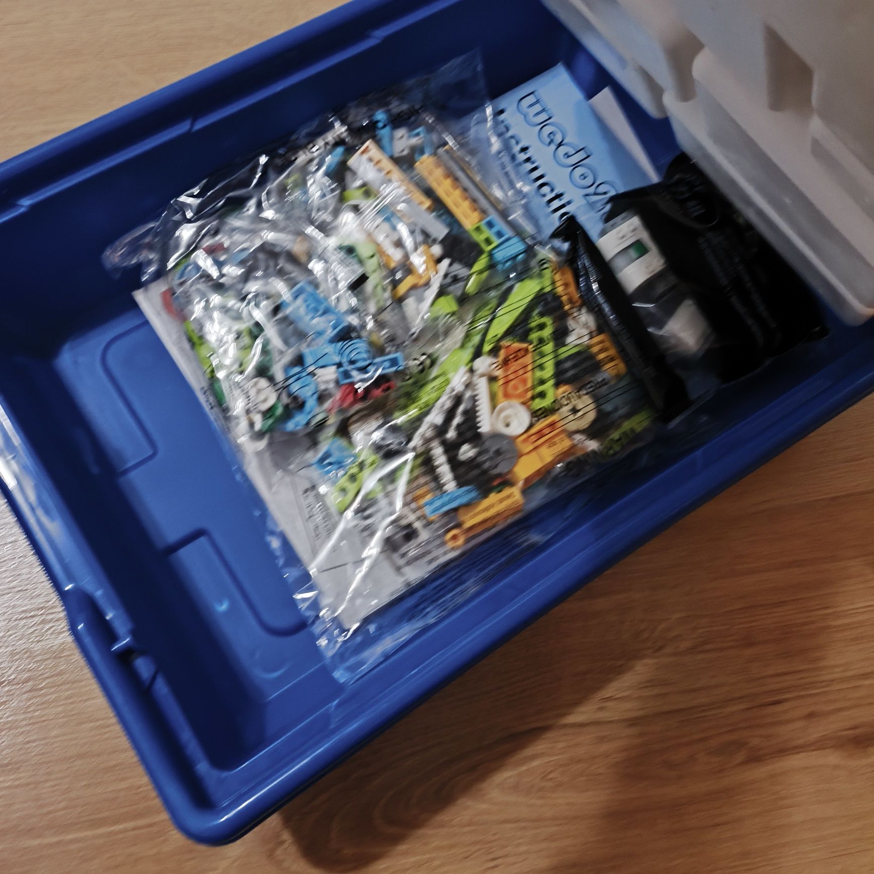 LEGO WeDo 2.0, на акумуляторах, повний комплект, нові, запаковані