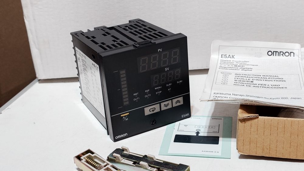 Контроллер температуры OMRON E5AK-AA2-500