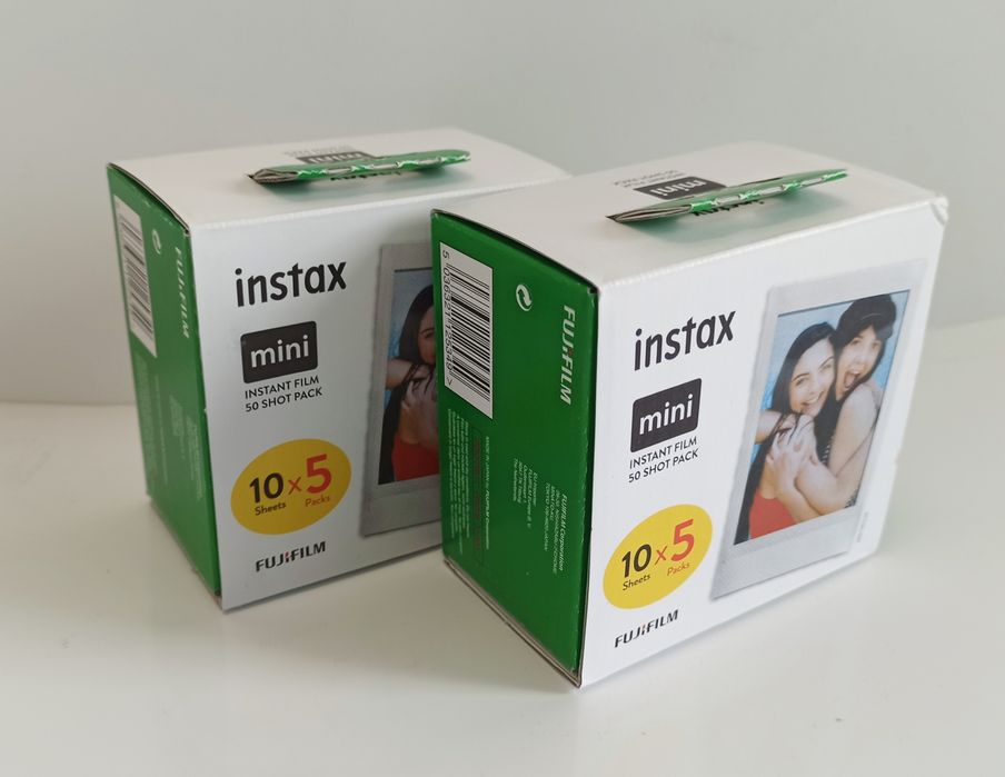 INSTAX mini wkłady na 100 zdjęć.