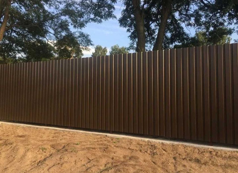 Міцний і надійний паркан з профнастилу – під ключ!